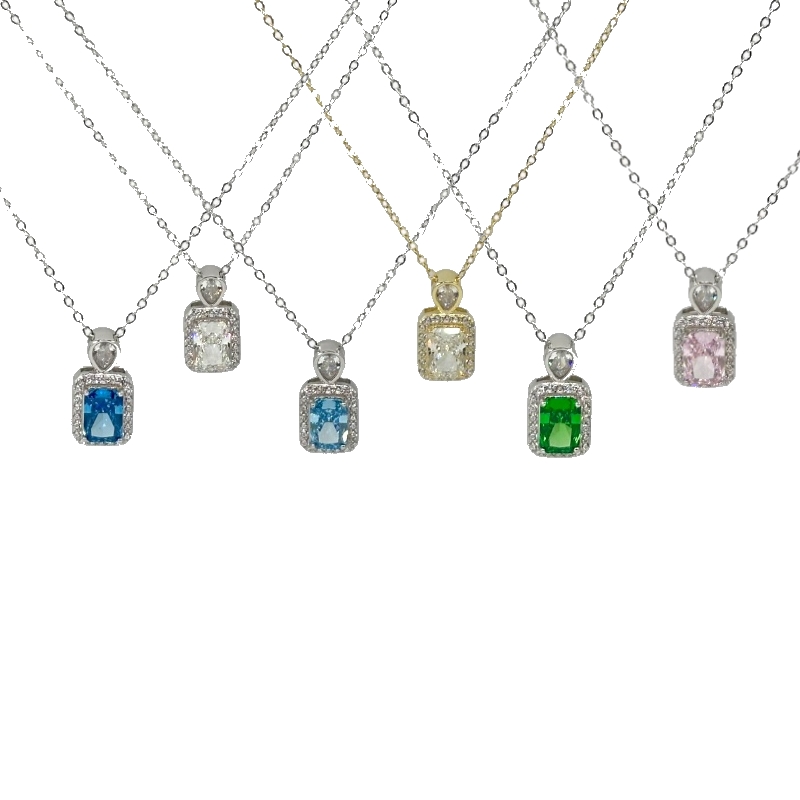 Collana con zircone rettangolare